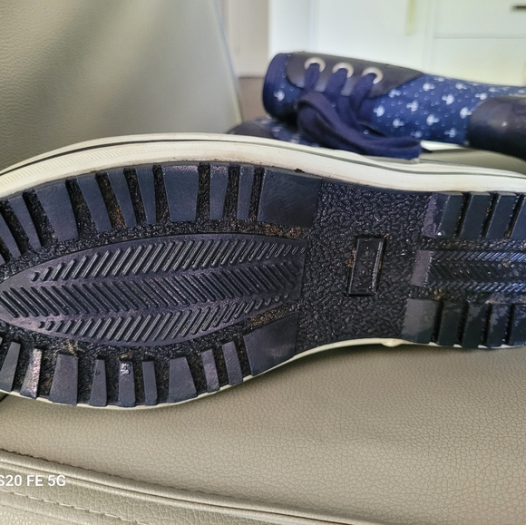 Hunter Douglas rain boots, navy blue with tiny white umbrellas design woman 8.5 - Picture 2 of 4